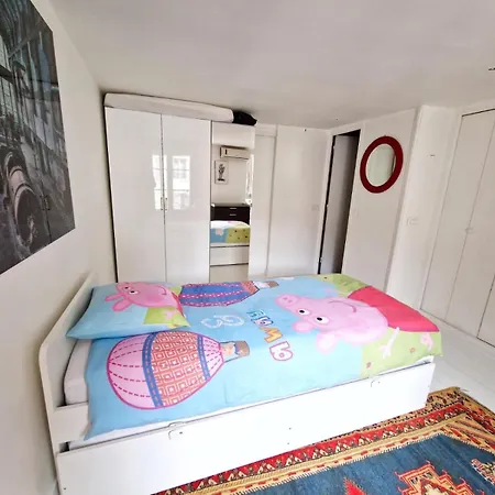 Marais Design Flat *