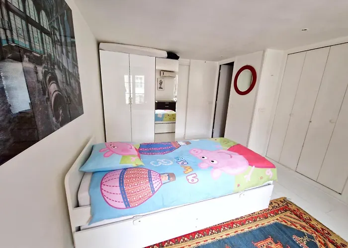 Marais Design Flat *